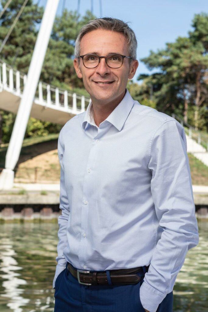 Ma tribune dans le Monde – Projet de loi « Plein-emploi » : objectif insertion ou diversion ?